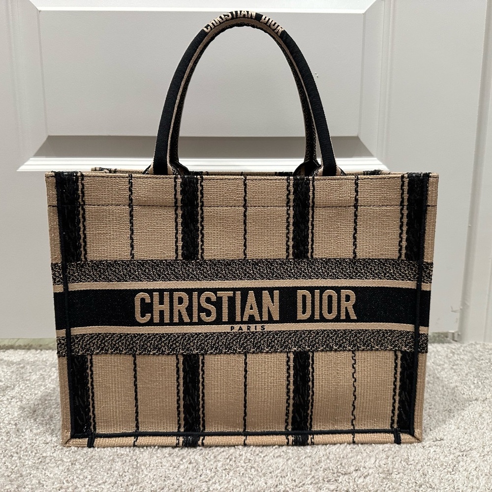 Dior medium book tote 💯 authentic